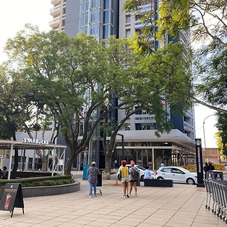 La One Rosebank Stay โจฮันเนสเบิร์ก ภายนอก รูปภาพ