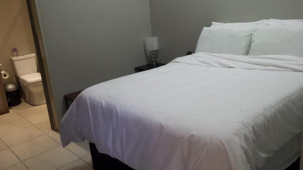 La One Rosebank Stay โจฮันเนสเบิร์ก ภายนอก รูปภาพ