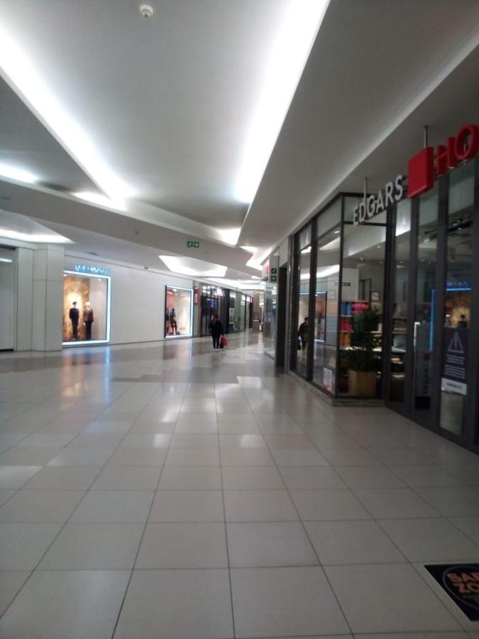 La One Rosebank Stay โจฮันเนสเบิร์ก ภายนอก รูปภาพ