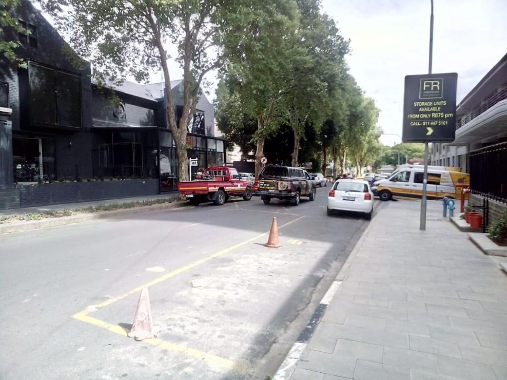 La One Rosebank Stay โจฮันเนสเบิร์ก ภายนอก รูปภาพ
