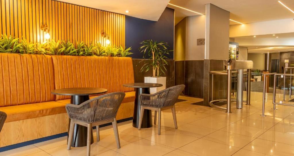 La One Rosebank Stay โจฮันเนสเบิร์ก ภายนอก รูปภาพ